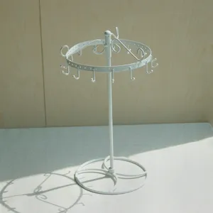 Soporte giratorio de hierro blanco para pendientes y collares con 15 ganchos