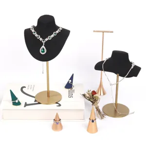 Elegante Metall-Schmuckständer und Ringkegel für die Schmuckpräsentation im Einzelhandel.