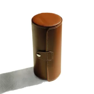 Custodia per orologi cilindrica in pelle marrone con cuciture bianche da viaggio