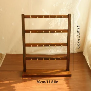 Detailweergave van massief houten oorbellenrekje met afmetingen 30 cm en 37,5 cm