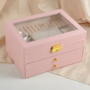 Vista dettagliata del portagioie in pelle rosa con coperchio in vetro a tre strati