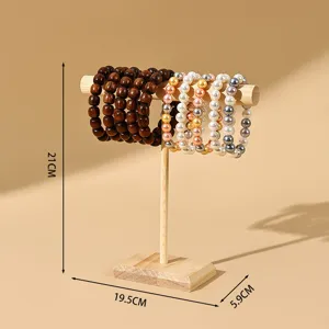 Detailansicht vom Holzarmbandständer mit Maßen von 21 x 19,5 x 5,9 cm für Schmuck.