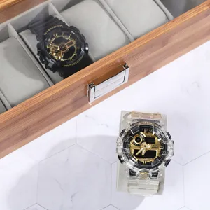 Luxuriöse Uhrenbox aus Bambusholz zur Präsentation mit stilvollen Uhren-Requisiten