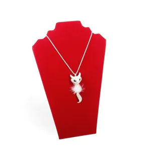 Soporte de exhibición de collar de terciopelo rojo para presentación de joyas elegante
