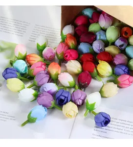 Kleine künstliche Rosenblüten Köpfe, bunte Stoff Blumenknospen für Basteln und Accessoires.