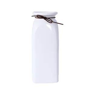 Jarrón de flores de cerámica blanca minimalista nórdica con lazo de cuero marrón para decoración