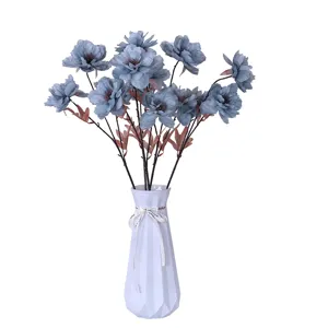 Künstliche Pfingstrosen Seidenblumen Strauß mit weißer Vase für Heimdeko Hochzeit.