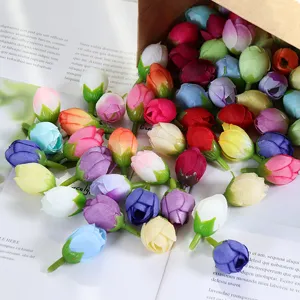 Künstliche Miniatur-Rosenblütenköpfe für DIY-Basteln, Hochzeits-Boutonnieres und Accessoires.