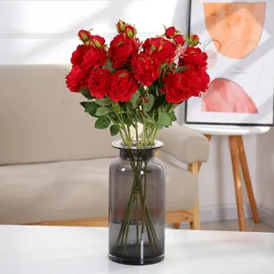 Bouquet di fiori artificiali peonia rosa rossa con vaso in vetro per decorazioni casa.