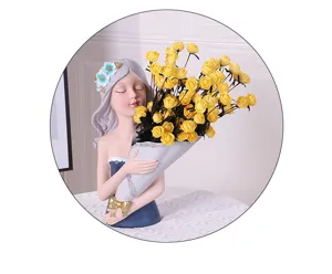 Harz weibliche Figur Vase Ornament mit gelben PE Schaum künstlichen Rosen Blumenstrauß für Heimdeko.