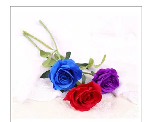 Künstliche Rosenblüte Detailansicht einzelner Zweig Heimdeko künstliche Pflanze