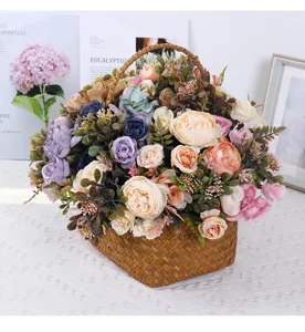 Künstlicher Blumenstrauß Rose Pfingstrose Hortensie im Korb Heimdekor Fotografie Requisite