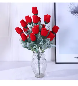 Samt künstliche rote Rosen Blumenstrauß im Glasvase, ideal für Heimtextilien und Hochzeiten.