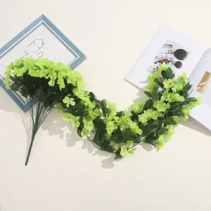 Plante suspendue artificielle de vigne de fleur verte pour mur de maison et mariage.