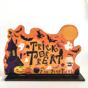Halloween decorazione da tavola in legno con zucca e design trick or treat festa.