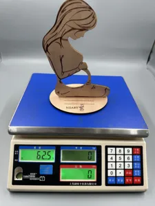 Detalle de adorno recuerdo embarazada de madera, soporte para foto eco, ligero 62.5g.