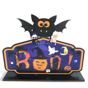 Decorazione da tavola in legno di Halloween con simpatico pipistrello e zucca per festa.