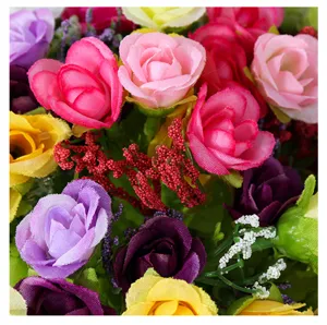 Bouquet de petites fleurs de roses artificielles en soie multicolore décor détail