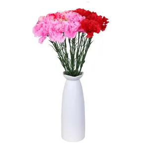 Kunstmatige anjers bloemen boeket in witte vaas nep zijde bloem voor moederdagcadeau