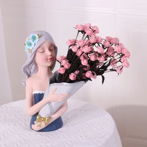 Harz Mädchen Büste Vase mit rosa Schaumstoff Rosen, elegante Heimdekoration und Blumenarrangement.