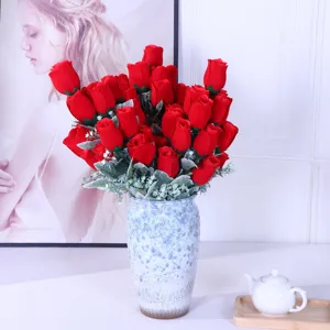 Kunstblumen Rosen Strauß in Keramikvase für Heimdekoration, Hochzeit und romantische Geschenke.