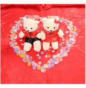 Romantisches Hochzeitsrosenblüten-Set mit süßen Bären für Heiratsantrag und Raumdekor.