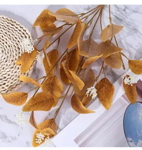 Fausses branches de feuilles d'eucalyptus avec baies blanches pour mariage décoration maison.