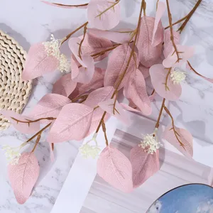 Feuilles d'eucalyptus artificielles avec petites baies branches de fausses plantes