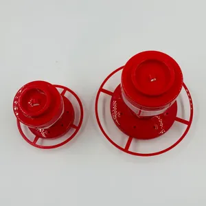 Abnehmbares rotes Plastik Vogelfutterhaus Set in zwei Groessen fuer den Garten im Freien.