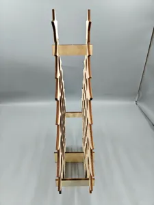 Porta vino albero di Natale in legno dettaglio, supporto decorativo calendario avvento.