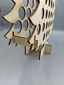 Portabottiglie di vino in legno a forma di albero di Natale, espositore festivo.