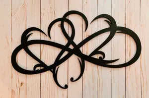 Zwarte metalen oneindigheid hart wanddecoratie voor thuis, elegant hangend ornament woonkamer.