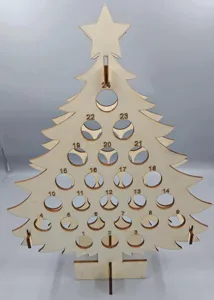 Albero di Natale in legno calendario dell'Avvento portabottiglie decorazione dettaglio