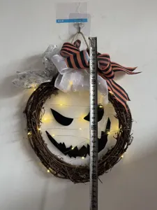Ghirlanda in rattan luminosa di Halloween viso spaventoso sospeso con fiocchi e luci LED