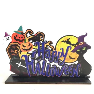 Decorazione da tavola in legno di Halloween con gatto nero, zucche e cappello da strega.