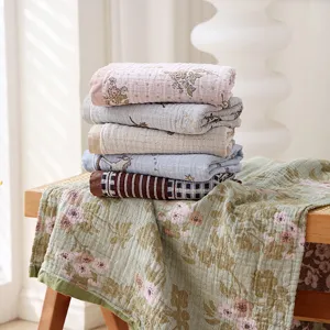 Suave toalla de baño floral de gasa de 3 capas, manta de verano absorbente para el hogar.