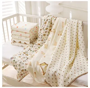Douce couverture de bébé en gaze avec motifs d'ours et de cœurs, literie idéale nouveau-né.