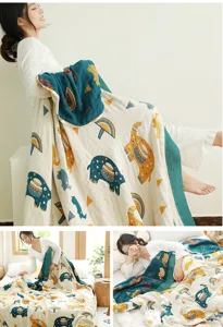 Vue détaillée de la couette d'été en coton doux avec motif d'éléphant mignon pour la chambre.