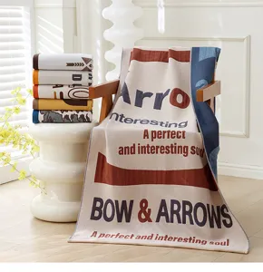 Toalla de baño de algodón estilo nórdico con estampado de letras, suave y absorbente.