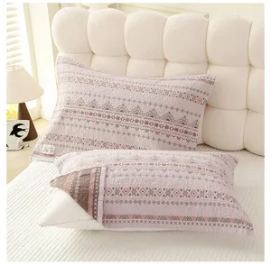 Housse de coussin en gaze de coton imprimé ethnique, linge de lit doux et respirant.