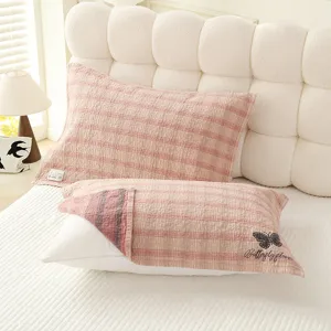 Housse de coussin rayée en gaze de coton douce respirante pour lit avec broderie papillon