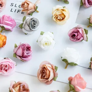 Künstliche kleine Rosenblüten Köpfe für DIY Handwerk, Kränze und Haar Accessoires.