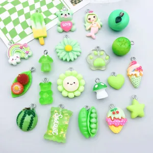 Mix aus 20 grünen Cartoon-Resin-Charms für DIY-Schmuckherstellung und Zubehör