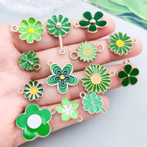 Verschiedene grüne Emaille-Blumen- und Kleeblatt-Anhänger für DIY-Schmuckherstellung