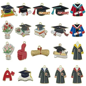 Set mit 20 bunten Abschluss Emaille Anhängern mit Doktorhut und Talar für DIY Schmuck