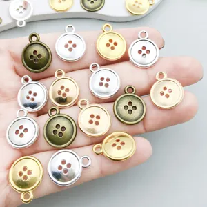 Detailweergave van legering knophangers in goud, zilver en brons voor het maken van sieraden.