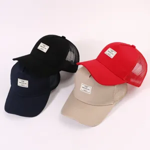 Unisex Mesh Baseball Cap mit stylischem Buchstaben Patch, atmungsaktive Trucker Cap Outdoor.