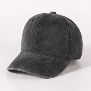Gewaschene Baseballkappe Detailansicht, Vintage schwarze Baumwollmütze Nahaufnahme Textur.
