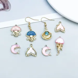 Linda colección de colgantes marinos con medusas y delfines coloridos para joyas
