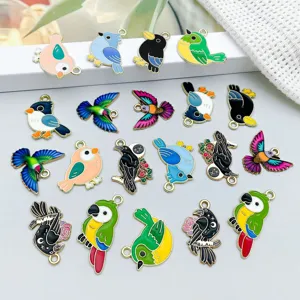Lot de breloques oiseaux colorés en émail avec colibris et perroquets pour bijoux DIY